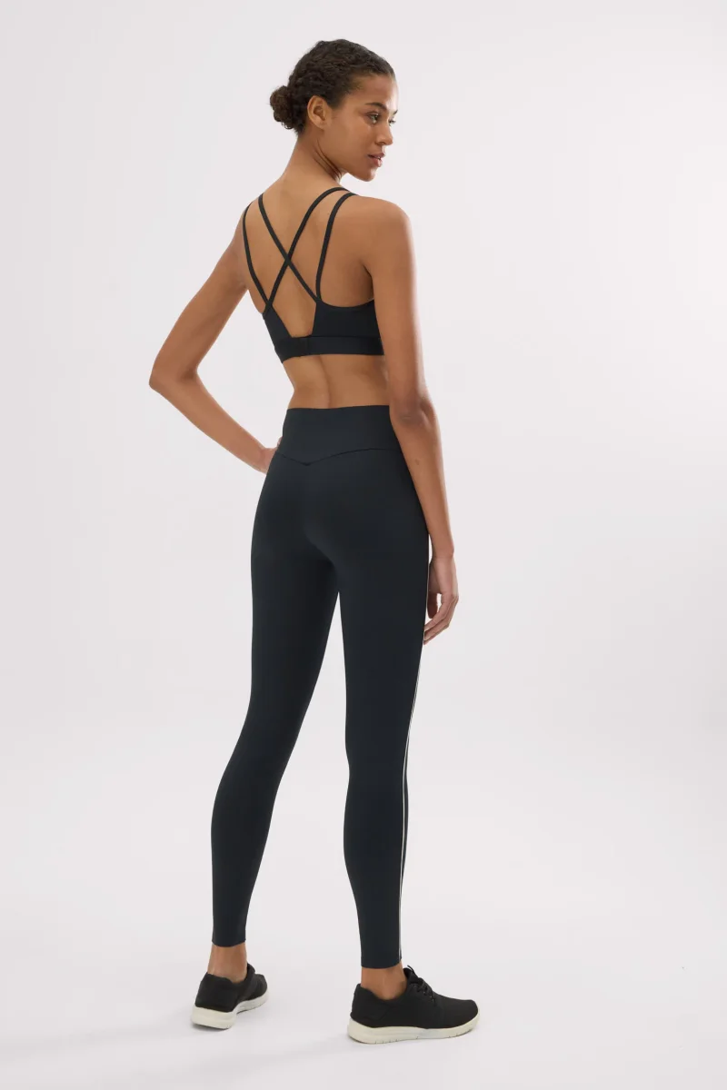 Leggings esportivas longas de compressão com efeito push-up, pretas. - Image 2