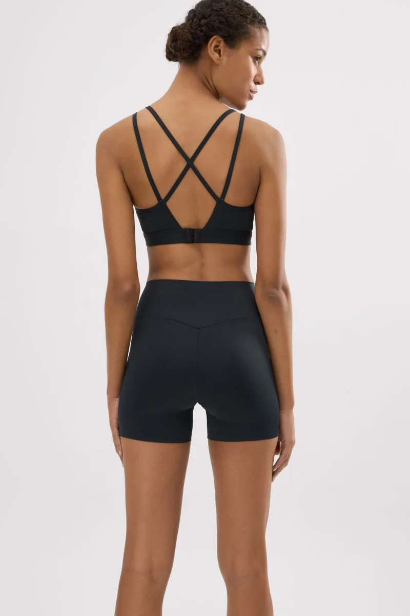 Leggings esportivas curtas de compressão com efeito push-up, pretas - Image 6