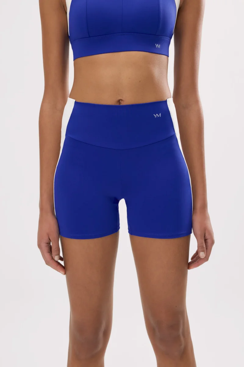Leggings esportivas curtas azul índigo com efeito push-up e listra contrastante. - Image 3