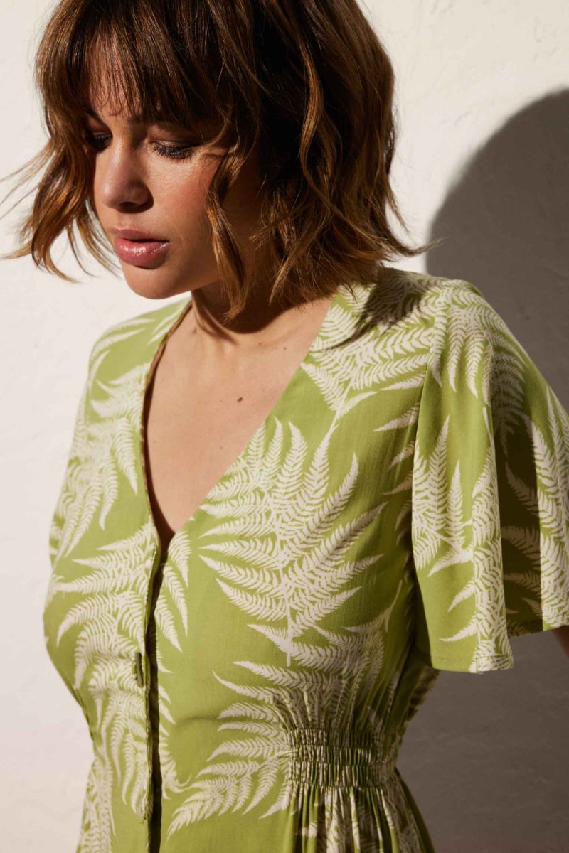 Vestido de praia curto com estampado tropical e botões - Image 2