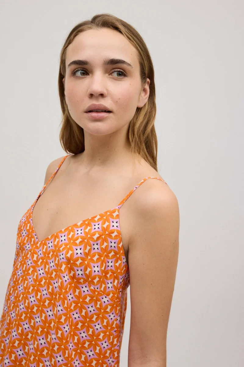Vestido curto com alças ajustáveis estampa geométrica - Image 2